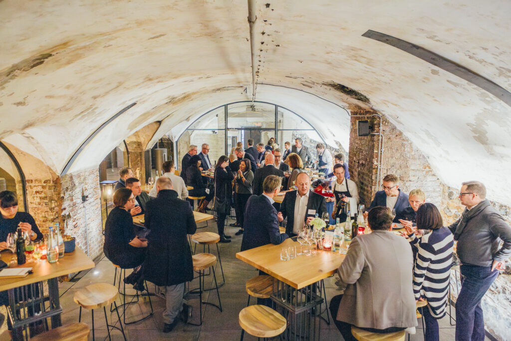 Event-Fotografie für SCHÖNER WOHNEN: Ein Abend in der WINEBANK Köln zur IMM Messe