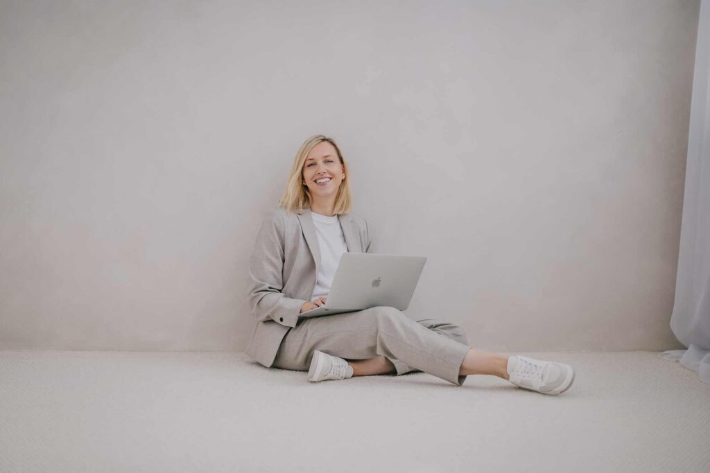 Authentisches Business-Porträt einer Coachin in Köln für ihre Unternehmenswebseite