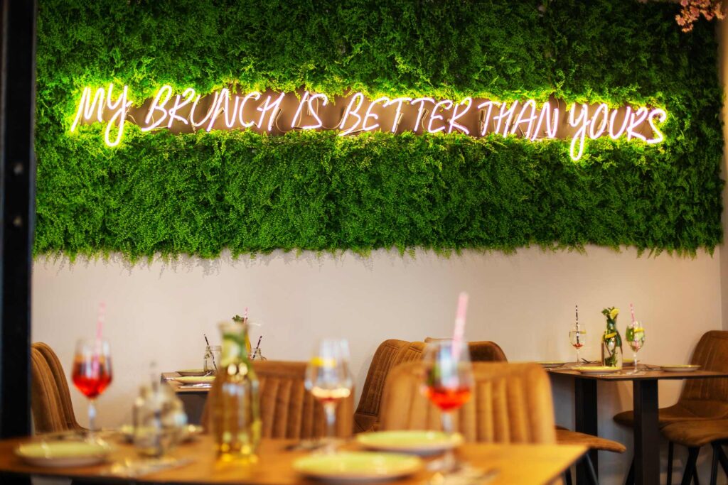 Professionelle Innenaufnahme der neuen Restaurant-Räumlichkeiten in Frankfurt 