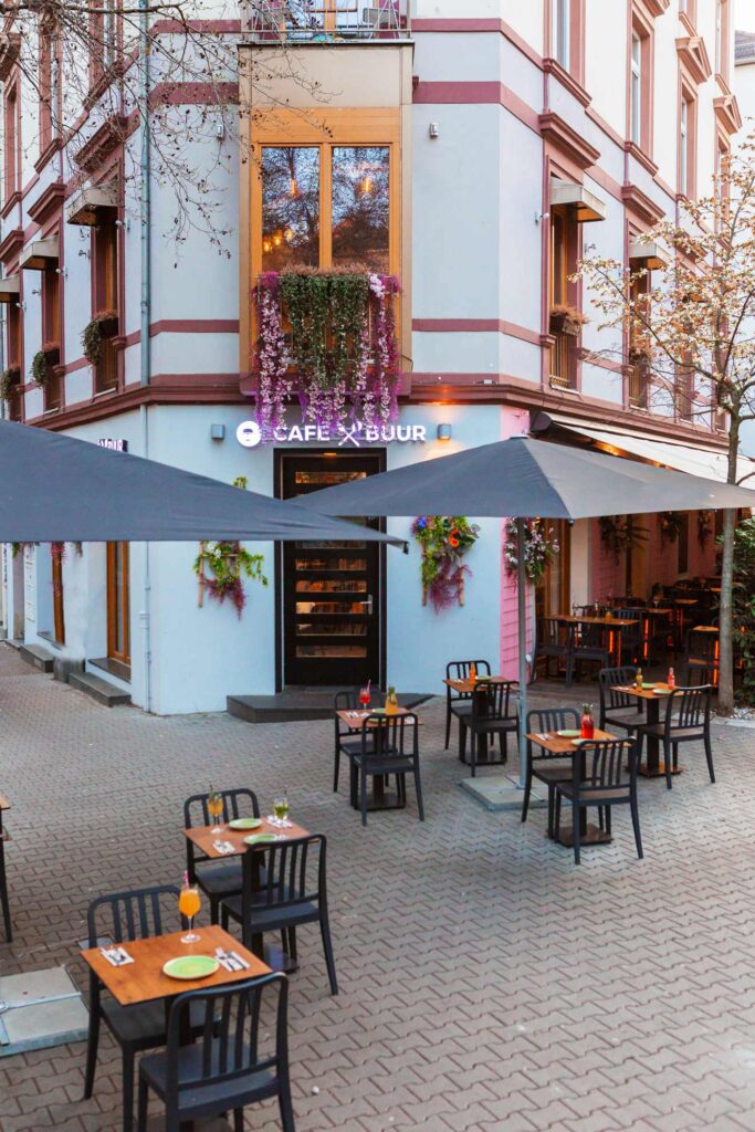 Professionelle Innenaufnahme der neuen Restaurant-Räumlichkeiten in Frankfurt 